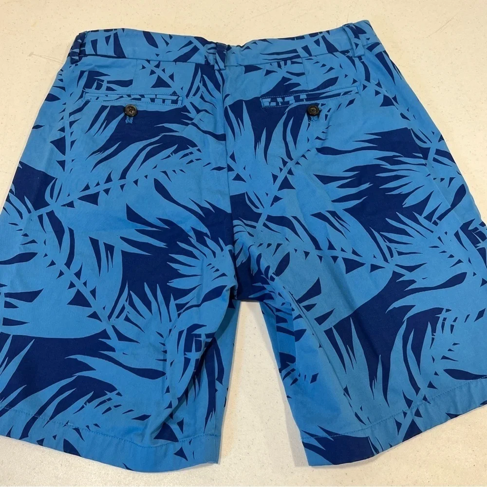 Vineyard Vines 9” Breaker Shorts Blue Hawaiian Floral Leaves print 32 NWOT - Picture 5 of 6